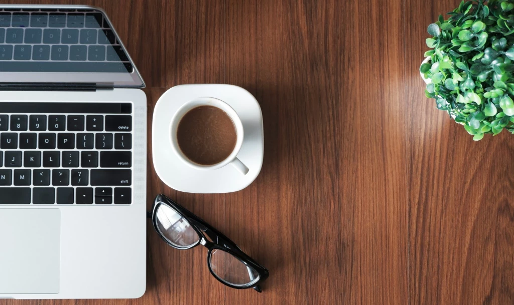 Négocier un accord de télétravail : les conseils essentiels d’un avocat en droit social